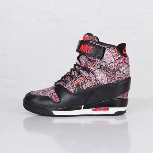 Nike Women’s Sneakers - Picture 2 of 14